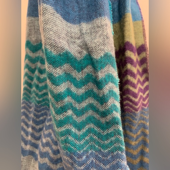 Cashmink by Fraas. Gorgeous and soft scarf. - Picture 6 of 6